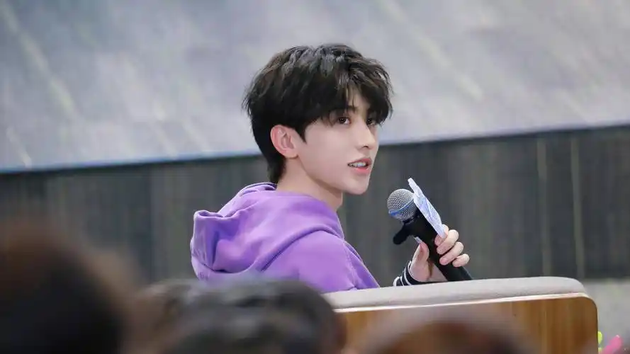 原创娱乐点评赵丽颖李现蔡徐坤白鹿黄晓明王阳