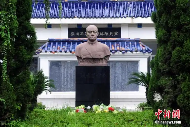 图为8月28日,湖北宜城市的张自忠将军像.中新社发 张畅 摄
