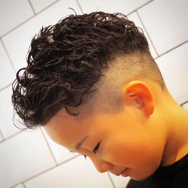 今夏最帅气小男孩发型来了,百变时尚很有型,赶快收藏吧