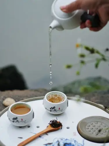 茶禅一味雨中喝茶别有一番品味