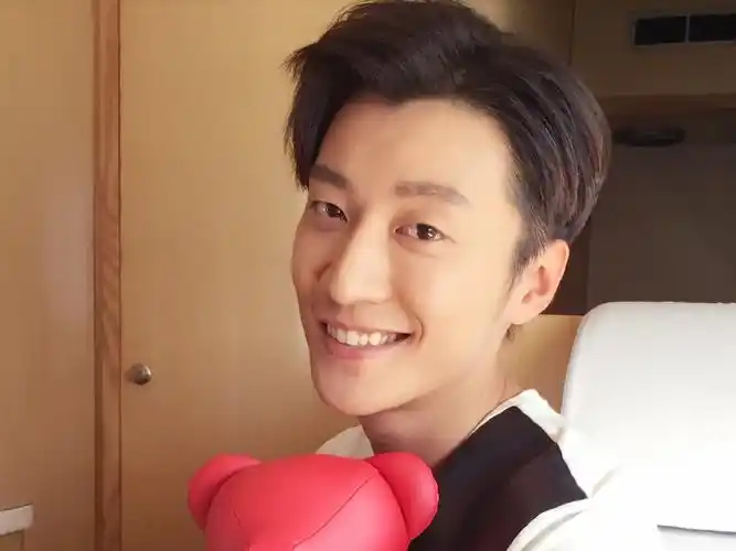 任桥梁胳膊被砍(乔任梁抑郁症自杀,丧子重创悲剧后的他父母,该如何