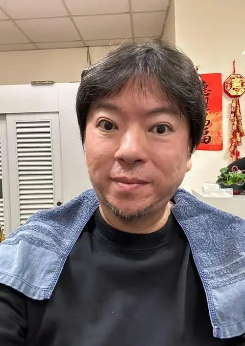 笑拥了高晓松晒理发自拍照大眼双皮撞脸小松鼠评论区乐翻天