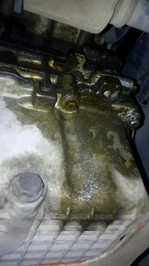 12款瑞虎警惕前曲轴油封漏油