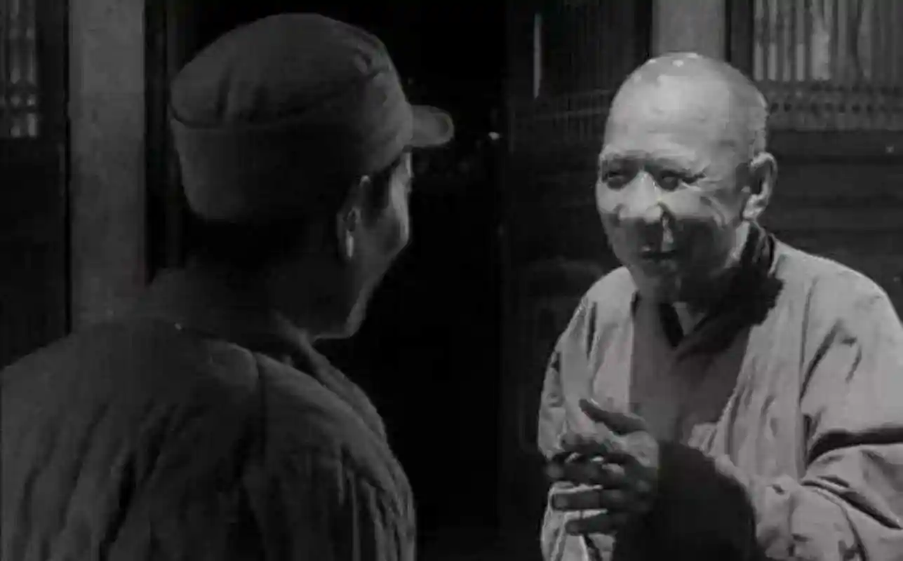 老电影《古刹钟声》剧照,深山古寺成特务巢穴,悬疑神作,经典反特片