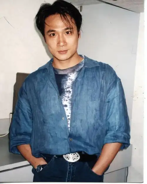 求八吴镇宇黑料啊!喜欢他好久了,想听点黑料啊