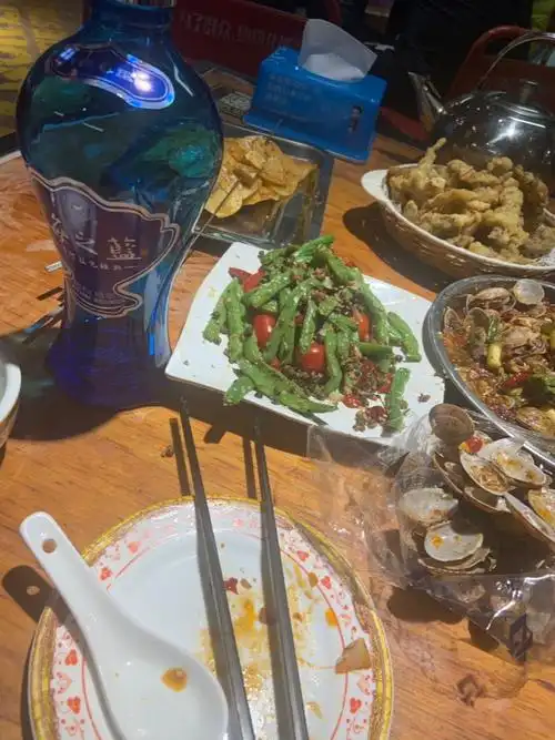 昨天晚上喝酒喝到凌晨四点然后各种吃满满的负罪感