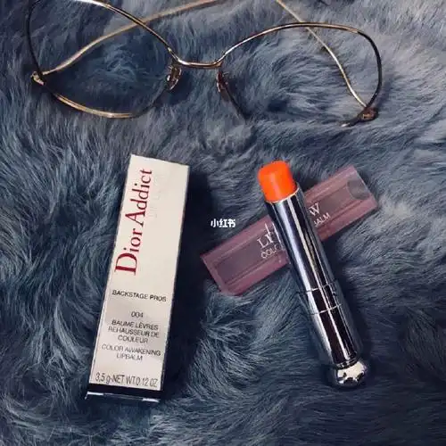 可以当裸色口红,也可以用来打底,提升一个滋润度,dior迪奥变色润唇膏.