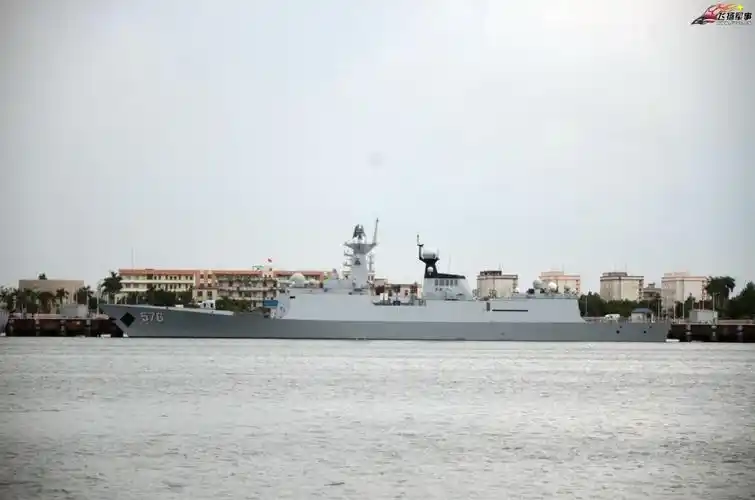 中国海军大舰齐聚湛江军港