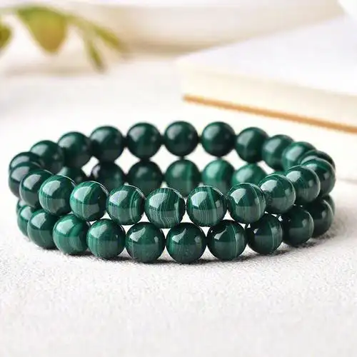 在我们的普遍观念之中认为孔雀石的功效有着吉祥如意和趋吉避凶的作用