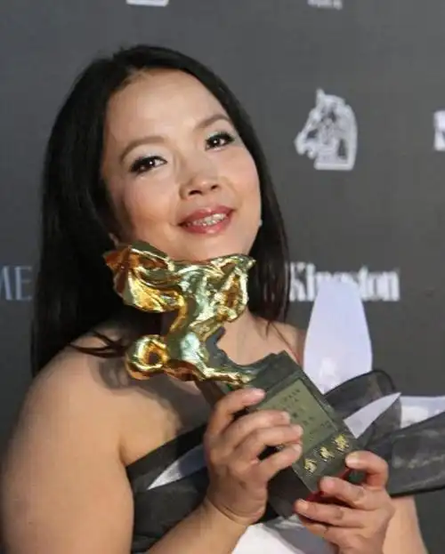 吕丽萍夫妇疑回国养老与孙海英移民失败满头白发朴素无人识