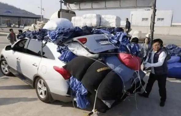 8张爆笑图片 抓拍到生活里匪夷所思的逗乐瞬间 笑死了_车还