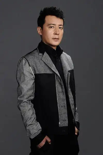 于洋西装写真帅气 颠覆形象演痞气角色