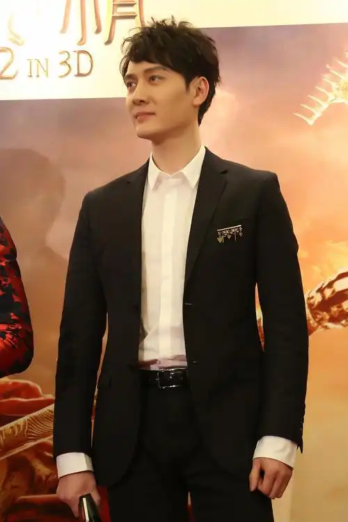 上一张 下一张 浏览所有剧照 查看原图 冯绍峰侧脸              查看