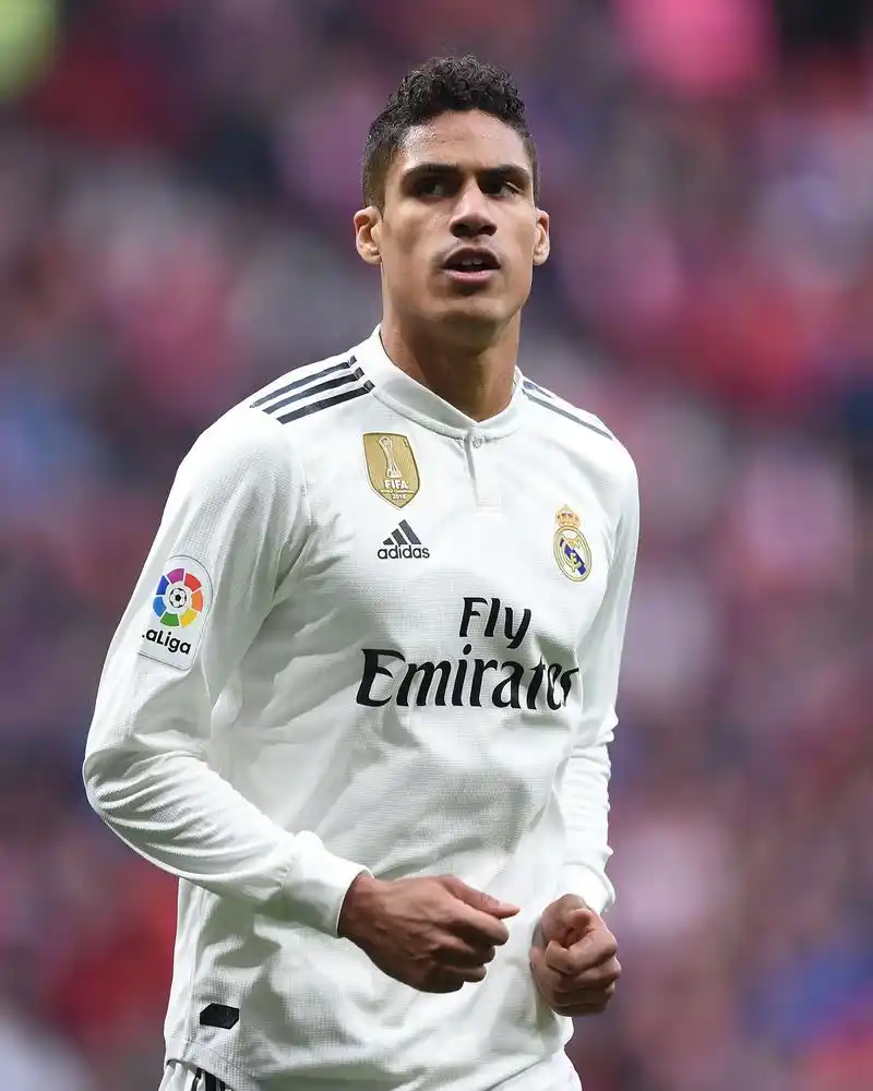 记者曼联现在的当务之急是尝试完成瓦拉内的签约