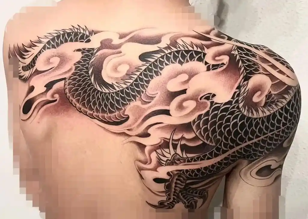 披肩龙1200,包上色#我是一个纹身师 #龙纹身 #纹身的意 - 抖音