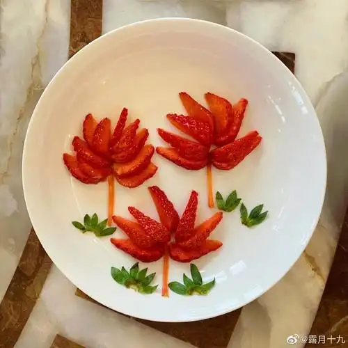 抗"疫"厨神——红缨锦绣世家幼儿园苗二班抗"疫"水果拼盘活动