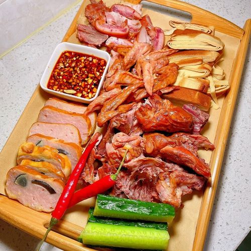 东北熏酱熟食拼盘套餐下酒菜正宗鸡骨架翅尖烧鸡熏干豆腐卷猪头肉