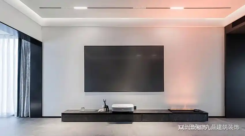 海豚湾现代黑白灰设计实景客厅电视背景墙现代简约客厅设计图片赏析