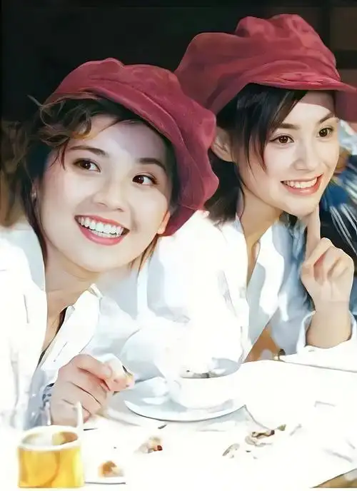 一波小twins的照片,真是青春逼人!