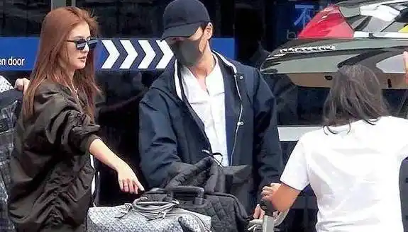 据港媒爆料是因为林峰的爸爸,有着"厦门李嘉诚"之称的林华国对吴千语