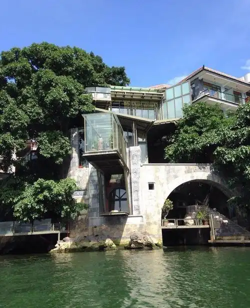 杨丽萍月亮宫鲁豫被美哭了,这不是房子是人间仙境