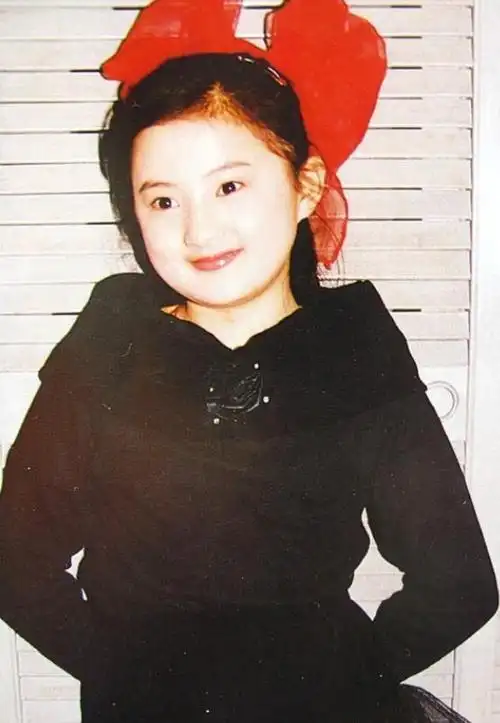 "小婉君"金铭:9岁爆红,让撒贝宁爱而不得,今40岁仍单身