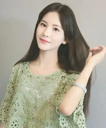 长直发发型唯美彰显女人味的长直发温婉可人