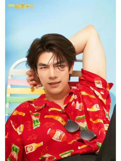 泰星mileapo夏日男孩杂志封面