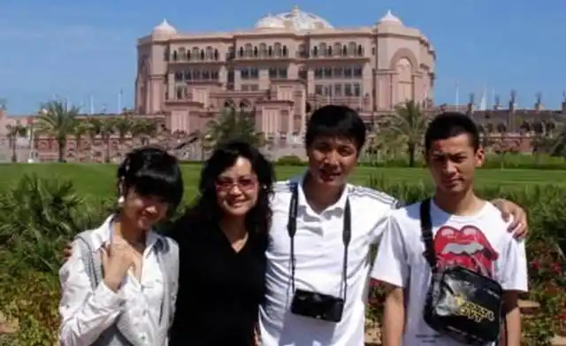 51岁茹萍近况二婚带着7岁女儿嫁刘之冰如今成娱乐圈模范夫妻