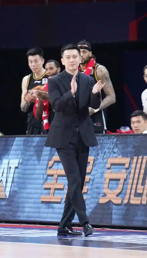 一次亚军,一次冠军带队两个赛季的辽篮主帅杨鸣这样说去年那个"主要