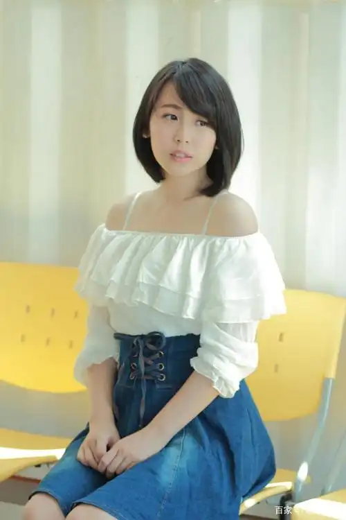 摄影:单纯可爱的女孩子,笑起来格外迷人