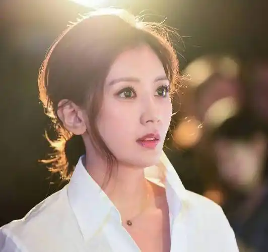 都说贾静雯二女儿咘咘漂亮,那时你没见过长大后的老三_姐姐_时候_网友