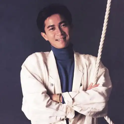 出生于中国香港,祖籍广东省台山市,中国香港男歌手,作曲人,演员