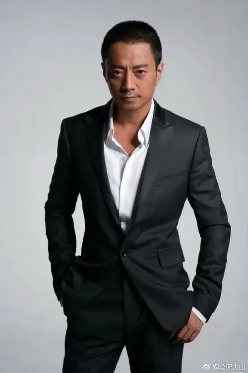 年4月9日出生于四川省德阳市旌阳区,中国内地流行乐女歌手,影视演员