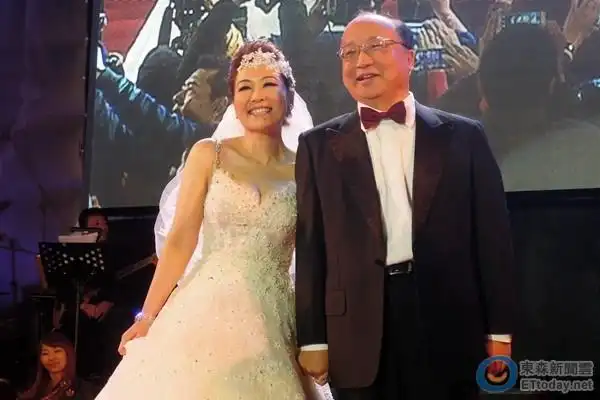 张秀卿43岁再嫁拚做人 嫩老公王国赞挂黑眼圈:来做吧