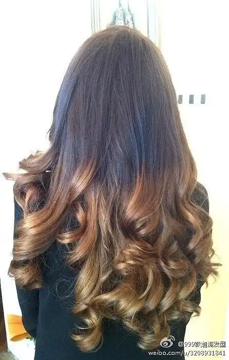 [发型]最近大爱披散的长长卷发.很美的大卷卷长发.