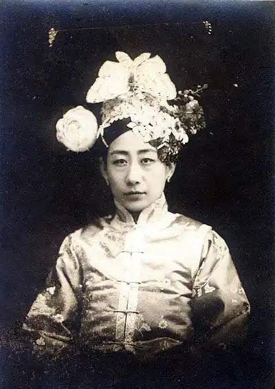 老照片图1苦命的末代公主图3婉容皇后的漂亮生母