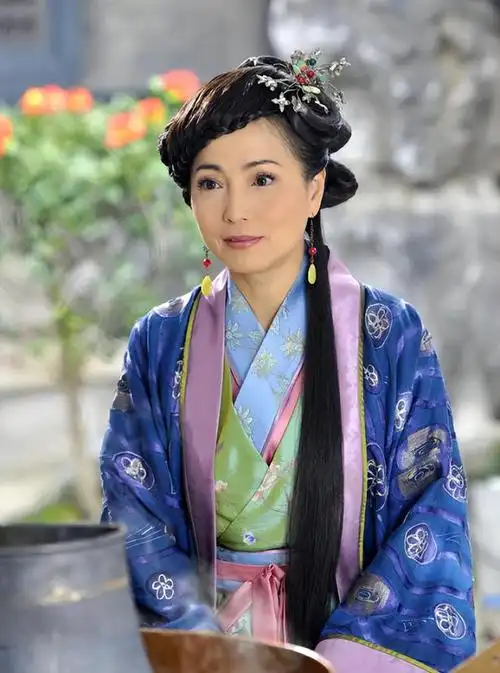 苑琼丹评价周星驰,他戏里能说会道,武功高强,在戏外却沉默寡言