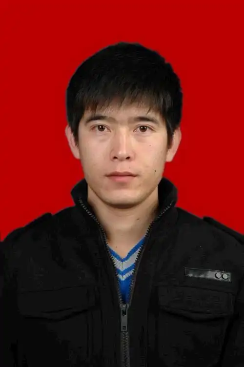 怎么把照片改成红底的?帮忙修改一下谢谢!