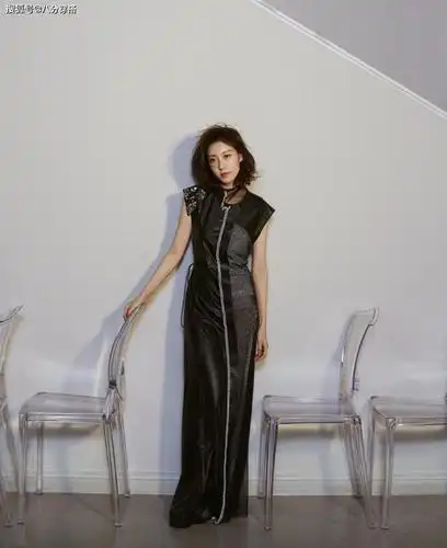 高露越来越有女人味了!