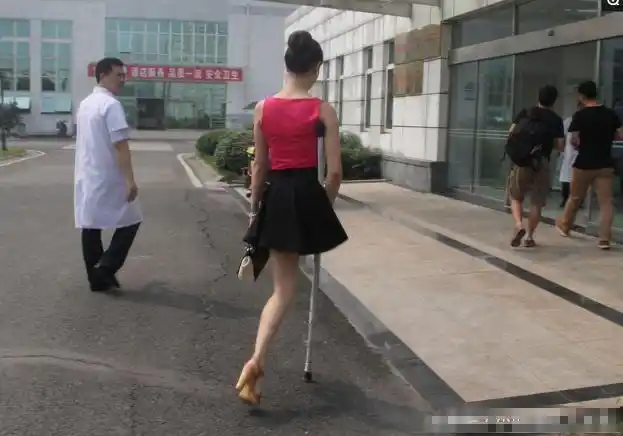 镜头下最美最坚强的单腿女孩残疾没有影响她的美丽