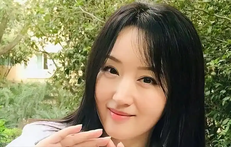 天南海北的朋友都在此寻找机会,杨钰莹的长相第一次遭到了吐槽