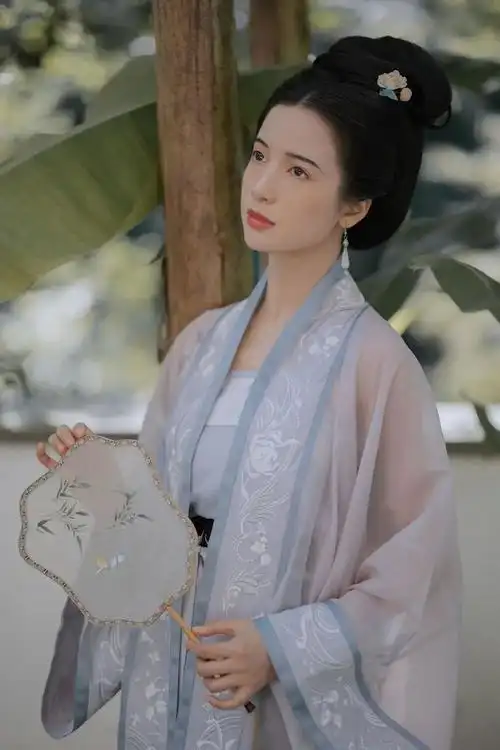 江南女子精致侧颜唯美古风