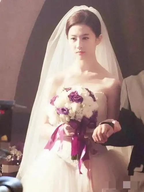刘亦菲婚纱照曝光高贵雅典宛若仙女