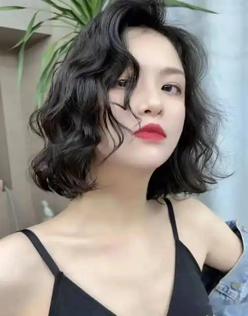 百看不厌"冬短发烫",烫发约起来!_卷发