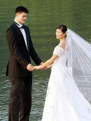 姚明成上海市政协委员 与妻子叶莉恋爱史曝光(组图)