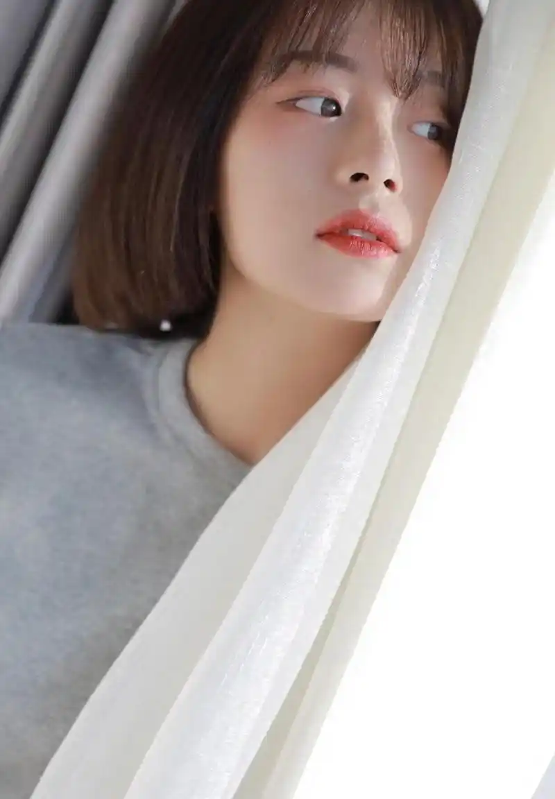 日系风格唯美人像摄影,清新甜美的短发女孩艺术写真.