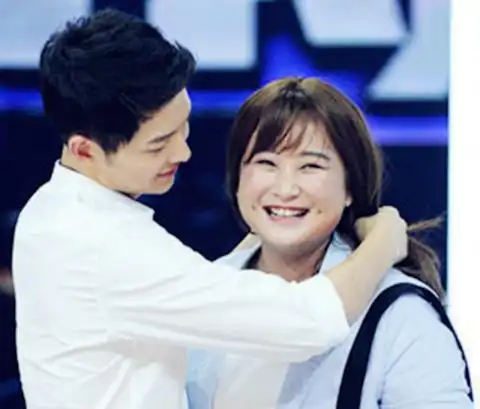 【图】快乐大本营宋仲基贾玲合照帅气逼人 全方位展现撩妹男友力