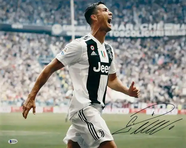 5397葡萄牙足球明星c罗亲笔签名照片