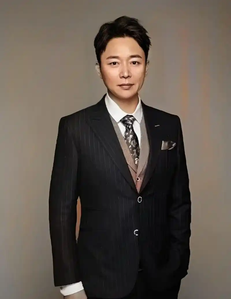 刘奕君同意了,但他提出了一个要求:我要带走我儿子.